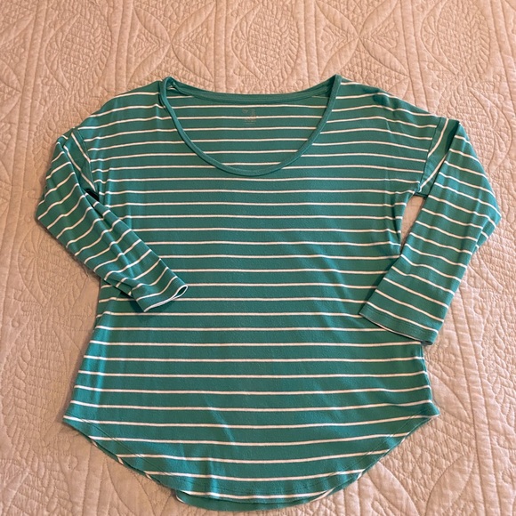 Set of 2 super comfy Gap tops - Picture 5 of 8